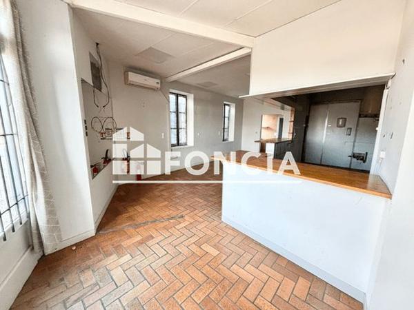 Location Local commercial 1 pièce 93.5 m² - PLACE DU CHAMP DE MARS Meysse 07400