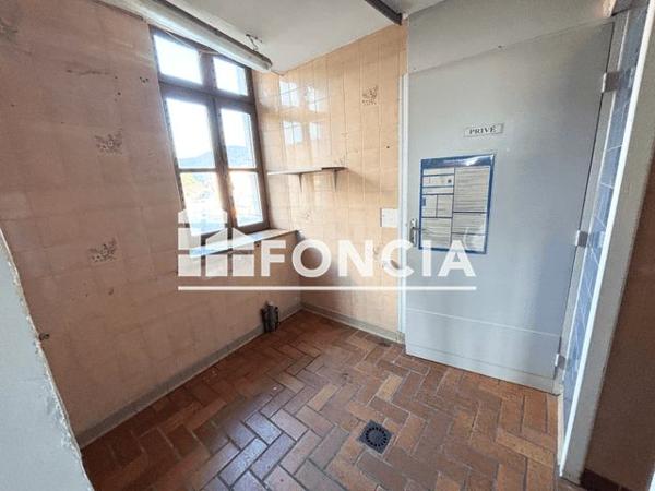 Location Local commercial 1 pièce 93.5 m² - PLACE DU CHAMP DE MARS Meysse 07400