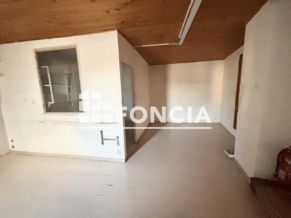 Location Local commercial 1 pièce 93.5 m² - PLACE DU CHAMP DE MARS Meysse 07400