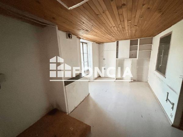 Location Local commercial 1 pièce 93.5 m² - PLACE DU CHAMP DE MARS Meysse 07400