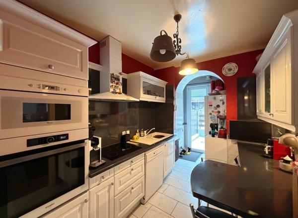 Maison jumelée avec terrasse extérieur entièrement aménagé et garage double – Audun-le-Tiche (57390)