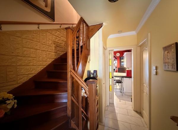 Maison jumelée avec terrasse extérieur entièrement aménagé et garage double – Audun-le-Tiche (57390)