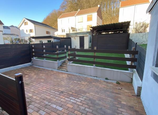 Maison jumelée avec terrasse extérieur entièrement aménagé et garage double – Audun-le-Tiche (57390)