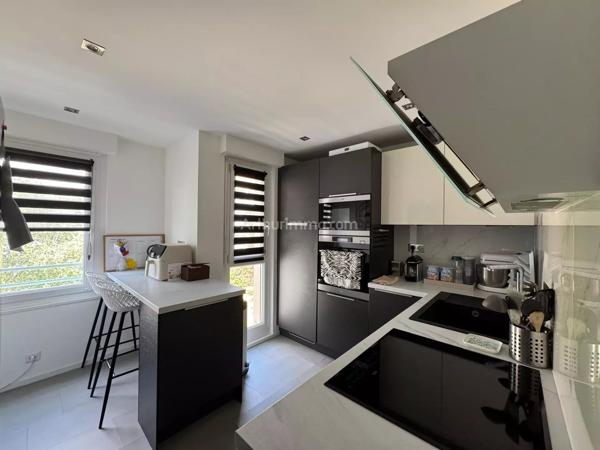 Vente                                                      Appartement
                        
                     3 pièces                      70 m2                     à Colmar