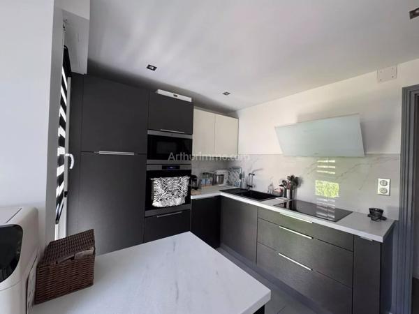 Vente                                                      Appartement
                        
                     3 pièces                      70 m2                     à Colmar