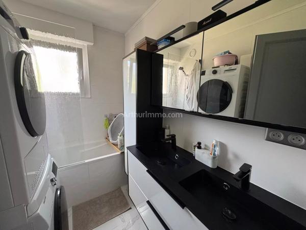 Vente                                                      Appartement
                        
                     3 pièces                      70 m2                     à Colmar