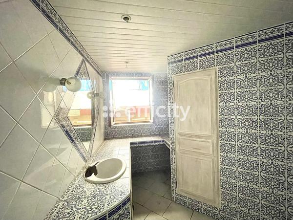 Maison
         9 pièces
        - 220 m² Exclusivité 1 071 000 € *