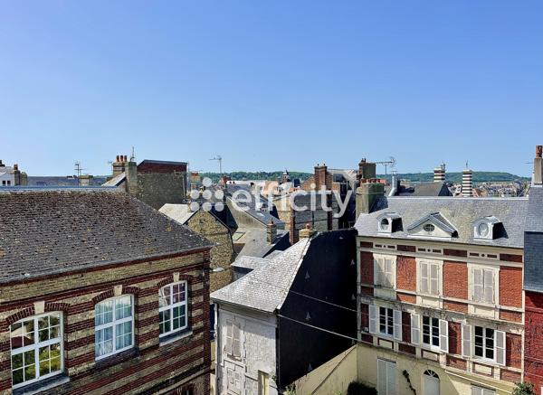 Maison
         9 pièces
        - 220 m² Exclusivité 1 071 000 € *