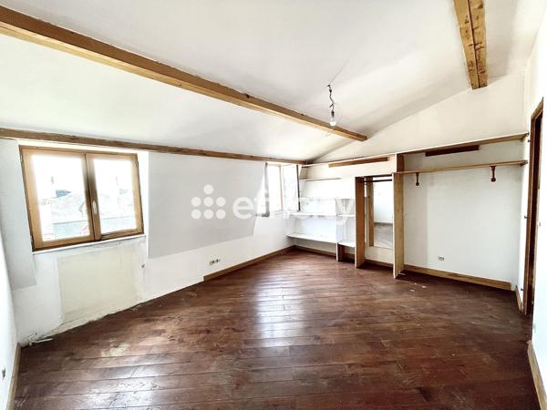 Maison
         9 pièces
        - 220 m² Exclusivité 1 071 000 € *