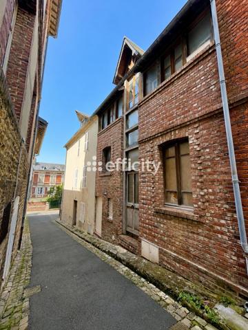 Maison
         9 pièces
        - 220 m² Exclusivité 1 071 000 € *