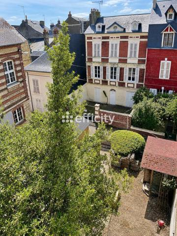 Maison
         9 pièces
        - 220 m² Exclusivité 1 071 000 € *