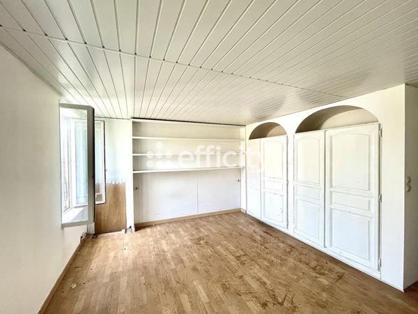 Maison
         9 pièces
        - 220 m² Exclusivité 1 071 000 € *