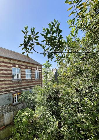 Maison
         9 pièces
        - 220 m² Exclusivité 1 071 000 € *