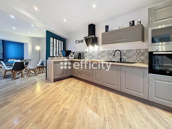 Maison
         6 pièces
        - 170 m²