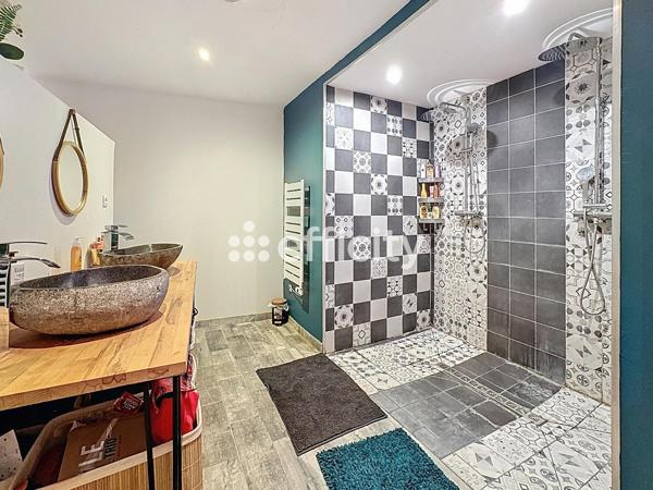 Maison
         6 pièces
        - 170 m²