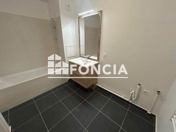 Location Appartement 3 pièces 65.2 m² - 9 RUE RAYMOND LOUVIOT Neuilly Plaisance 93360