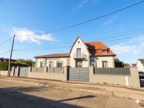 Immeuble
         9 pièces
        - 195 m² Exclusivité 495 000 € *