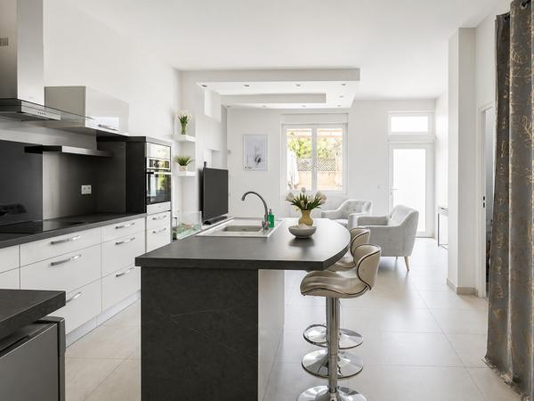 Immeuble
         9 pièces
        - 195 m² Exclusivité 495 000 € *
