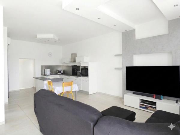Immeuble
         9 pièces
        - 195 m² Exclusivité 495 000 € *