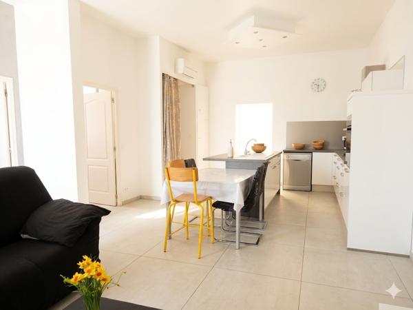 Immeuble
         9 pièces
        - 195 m² Exclusivité 495 000 € *