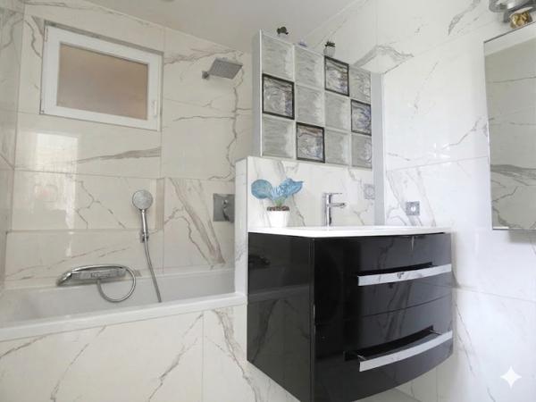 Immeuble
         9 pièces
        - 195 m² Exclusivité 495 000 € *