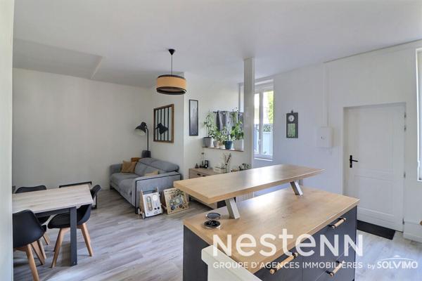 Coeur Village, Maison en duplex T4, 64m2, terrasse et stationnement.