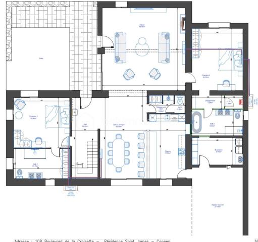 Dans le quartier de La Sine à Vence, à proximité immédiate des écoles, transports et avec un accès rapide au centre-ville, découvrez cette maison familiale de 253m2 loi carrez avec intérieur entièrement rénové et excellent DPE  B.

Au rez-de-chaussée, vous profiterez d’un vaste séjour avec une belle hauteur sous plafond comprenant une cuisine neuve équipée, une buanderie ainsi que deux chambres en suite disposant chacune de leur propre salle de bain et un wc invité. Une véranda complète ce niveau et pourra être réaménagée selon vos envies. 

À l’étage, la maison dispose de deux chambres supplémentaires, d’un bureau idéal pour le télétravail ainsi que d’une salle d’eau et 2 WC. Une tropezienne permet de profiter de l'extérieur.

Coté jardin, la maison offre un agréable patio d’entrée, une grande terrasse sans vis-à-vis et un terrain piscinable permettant de profiter pleinement du cadre verdoyant. 

Cette villa est implantée sur une parcelle d’environ 4000 m² constructible ouvrant le champ des possibilités.

S'ajoute une mezzanine dans les combles accessible par l'extérieur pouvant servir de coin jeu, lecture, chambre ou autre selon vos envies.

Une maison fonctionnelle, aux beaux volumes, parfaitement adaptée à une famille recherchant confort, espace et tranquillité sur le secteur de Vence.

Les +
- maison rénovée familiale avec de beaux volumes
- 4 chambres et 1 bureau
- 2 salles d'eau et 1 salle de bain
- une buanderie
- terrain plat constructible et piscinable d'environ 4000m2
- aire de stationnement
- proche écoles, services, transports et centre ville
- électricité neuve
- DPE B

Un bien rare sur le marché. A découvrir sans tarder !