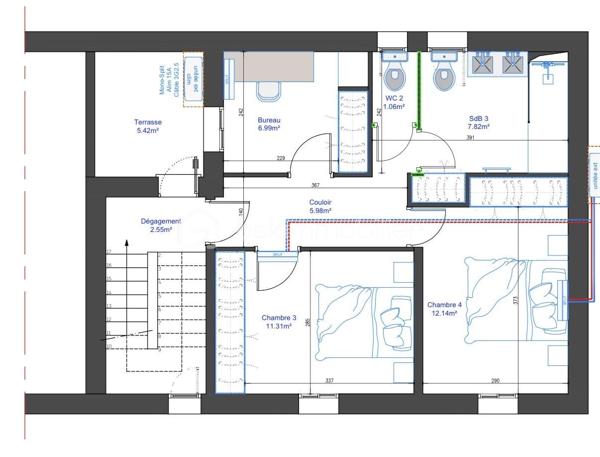 Dans le quartier de La Sine à Vence, à proximité immédiate des écoles, transports et avec un accès rapide au centre-ville, découvrez cette maison familiale de 253m2 loi carrez avec intérieur entièrement rénové et excellent DPE  B.

Au rez-de-chaussée, vous profiterez d’un vaste séjour avec une belle hauteur sous plafond comprenant une cuisine neuve équipée, une buanderie ainsi que deux chambres en suite disposant chacune de leur propre salle de bain et un wc invité. Une véranda complète ce niveau et pourra être réaménagée selon vos envies. 

À l’étage, la maison dispose de deux chambres supplémentaires, d’un bureau idéal pour le télétravail ainsi que d’une salle d’eau et 2 WC. Une tropezienne permet de profiter de l'extérieur.

Coté jardin, la maison offre un agréable patio d’entrée, une grande terrasse sans vis-à-vis et un terrain piscinable permettant de profiter pleinement du cadre verdoyant. 

Cette villa est implantée sur une parcelle d’environ 4000 m² constructible ouvrant le champ des possibilités.

S'ajoute une mezzanine dans les combles accessible par l'extérieur pouvant servir de coin jeu, lecture, chambre ou autre selon vos envies.

Une maison fonctionnelle, aux beaux volumes, parfaitement adaptée à une famille recherchant confort, espace et tranquillité sur le secteur de Vence.

Les +
- maison rénovée familiale avec de beaux volumes
- 4 chambres et 1 bureau
- 2 salles d'eau et 1 salle de bain
- une buanderie
- terrain plat constructible et piscinable d'environ 4000m2
- aire de stationnement
- proche écoles, services, transports et centre ville
- électricité neuve
- DPE B

Un bien rare sur le marché. A découvrir sans tarder !
