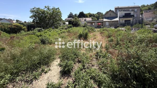 Terrain
        
        - 380 m² 33 000 € *