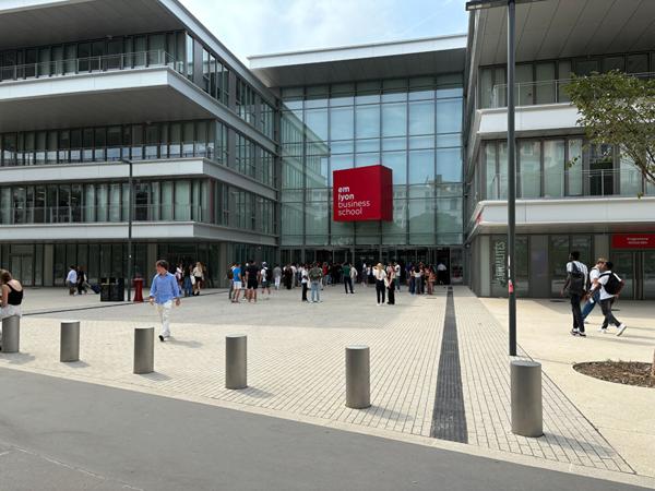 Place Jean Macé / Gare SNCF/EMLYON Grand T3 climatisé