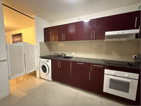 Très bonne rentabilité locative - Appartement très lumineux au 10 ème étage à Courbevoie 3 pièce(s) 51 m2