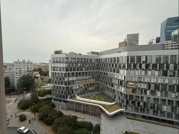 Très bonne rentabilité locative - Appartement très lumineux au 10 ème étage à Courbevoie 3 pièce(s) 51 m2