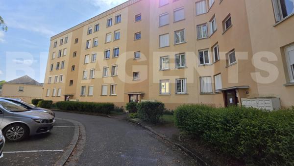 Vue cathédrale imprenable depuis votre salon — Rare sur Le Mans