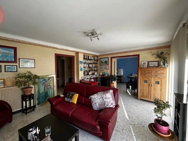 Vente                                                      Appartement
                        
                     4 pièces                      84 m2                     à Perpignan