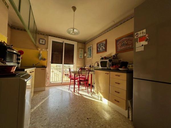 Vente                                                      Appartement
                        
                     4 pièces                      84 m2                     à Perpignan