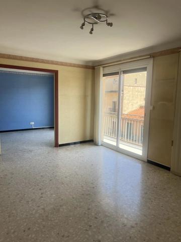 Vente                                                      Appartement
                        
                     4 pièces                      84 m2                     à Perpignan