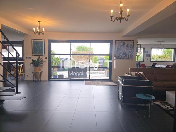 Maison Contemporaine  d'environ 196 m² sur un terrain de 700 m² à BETTON