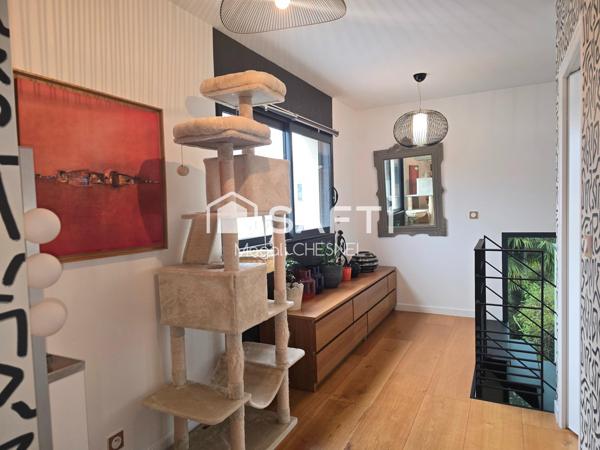 Maison Contemporaine  d'environ 196 m² sur un terrain de 700 m² à BETTON