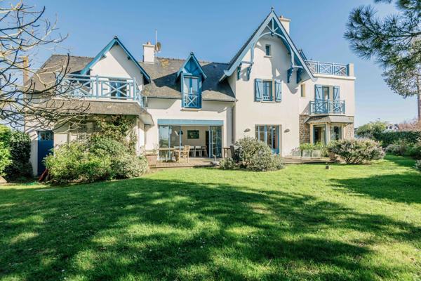 Maison familiale proche de la plage à Saint-Malo avec vues vers la mer