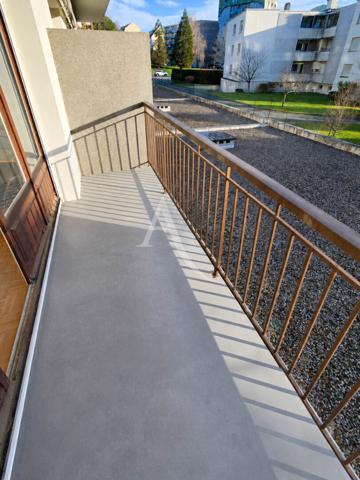 Billère - T1 lumineux avec 2 balcons, parking en sous-sol et grande cave
