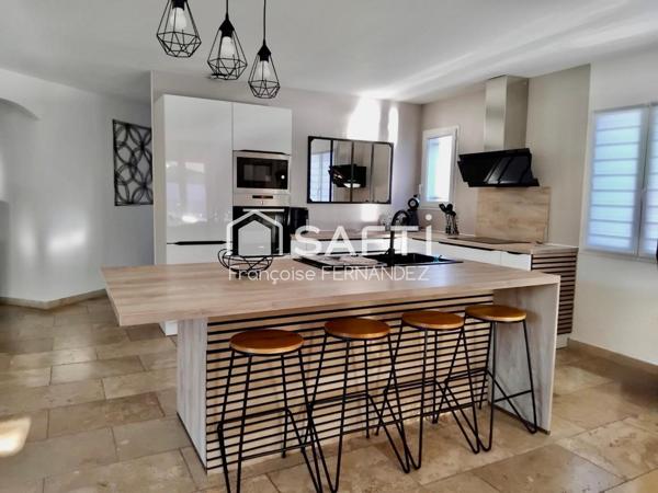 Villa T6 avec piscine et dépendance
