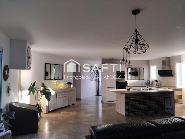 Villa T6 avec piscine et dépendance