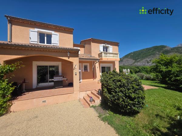 Maison
         8 pièces
        - 245 m² Exclusivité 400 000 € *