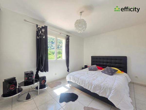 Maison
         8 pièces
        - 245 m² Exclusivité 400 000 € *