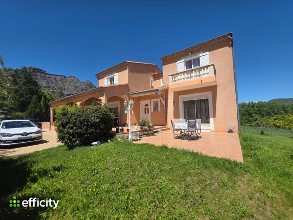Maison
         8 pièces
        - 245 m² Exclusivité 400 000 € *
