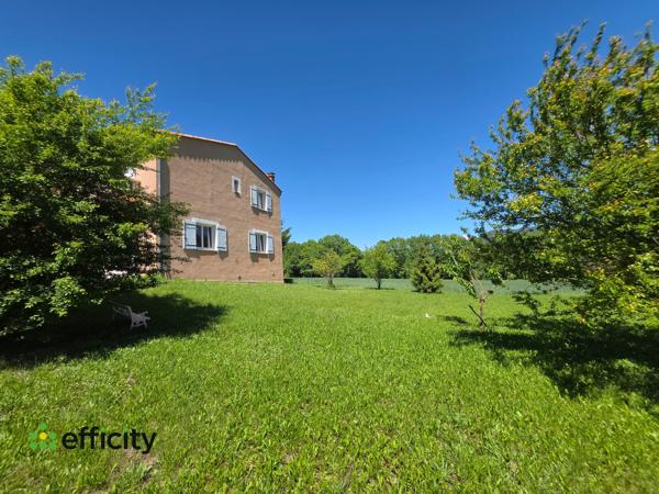 Maison
         8 pièces
        - 245 m² Exclusivité 400 000 € *