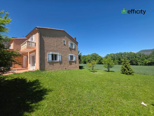 Maison
         8 pièces
        - 245 m² Exclusivité 400 000 € *