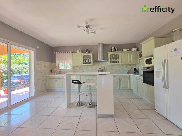 Maison
         8 pièces
        - 245 m² Exclusivité 400 000 € *