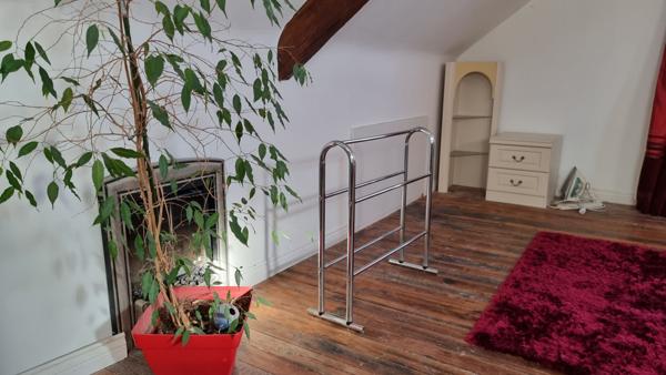 MORBIHAN, Méneac, Maison de village mitoyenne de 4 chambres avec un fort potentiel