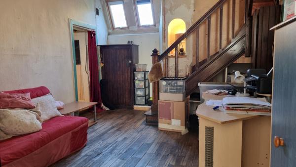 MORBIHAN, Méneac, Maison de village mitoyenne de 4 chambres avec un fort potentiel